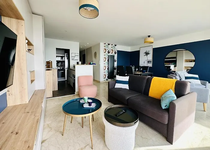 Appartement Renove A Neuf Avec Vue Imprenable Sur La Baie Des Sables D Olonne 6 Pers